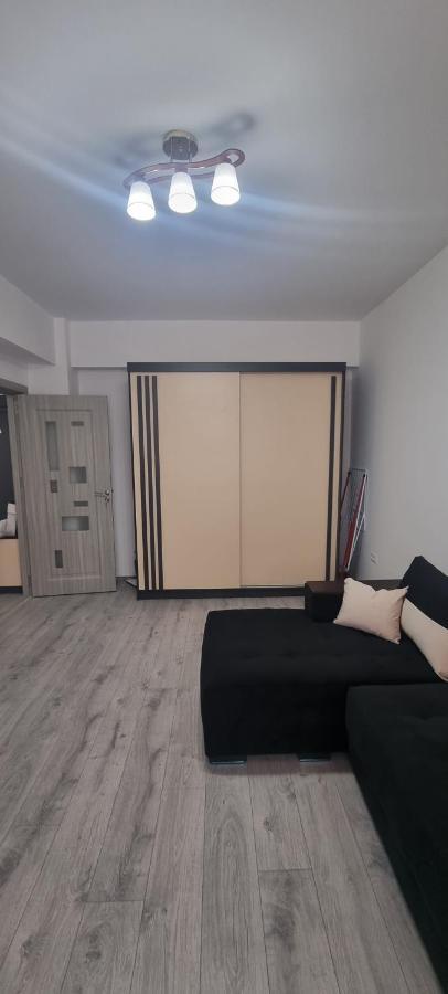 Apartament Mihaela รึมนิคูวัลเจีย ภายนอก รูปภาพ