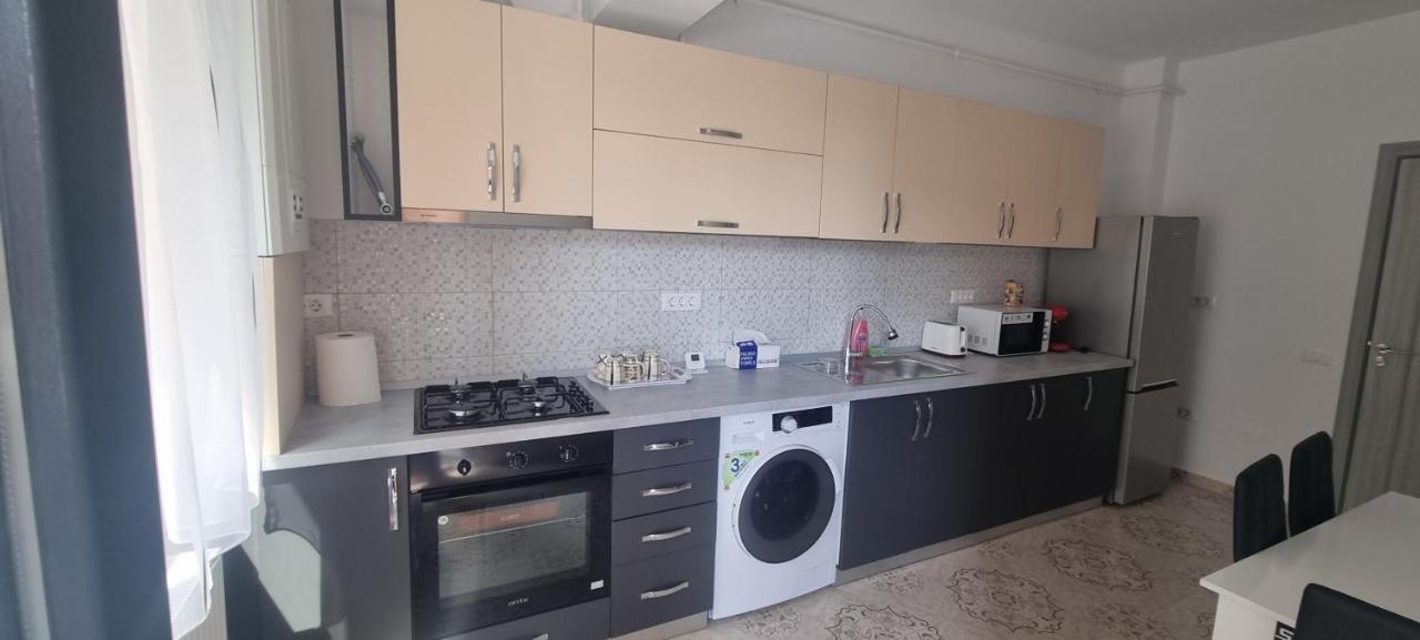 Apartament Mihaela รึมนิคูวัลเจีย ภายนอก รูปภาพ