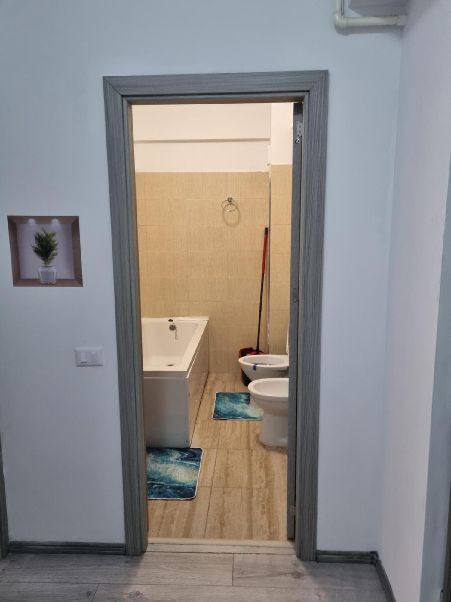 Apartament Mihaela รึมนิคูวัลเจีย ภายนอก รูปภาพ